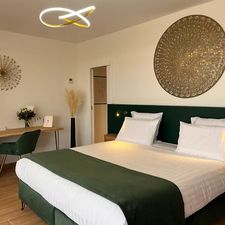 Le Domaine De La Vallee 4*